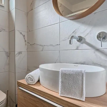 Zsuzsa's Place - Peaceful Sea View Flat Apartment Slatine