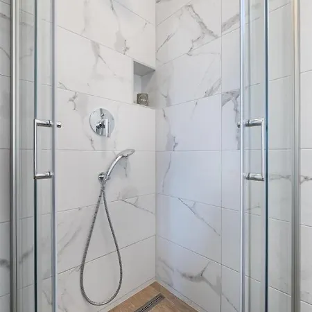 Apartment Zsuzsa's Place - Peaceful Sea View Flat Slatine