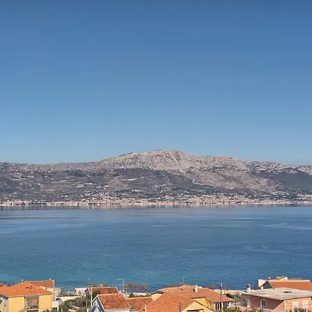 Zsuzsa's Place - Peaceful Sea View Flat *