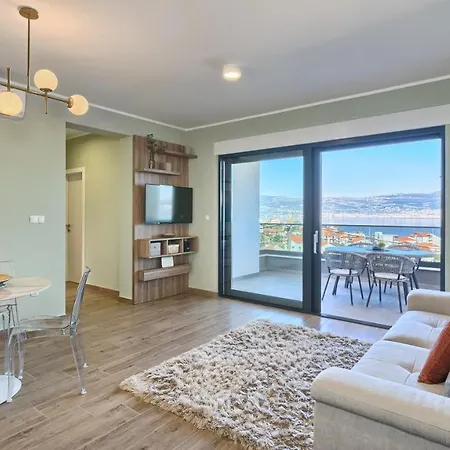 Zsuzsa's Place - Peaceful Sea View Flat *