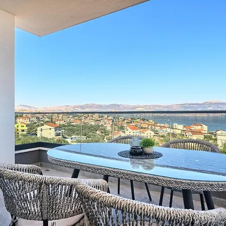Zsuzsa's Place - Peaceful Sea View Flat Apartament Slatine