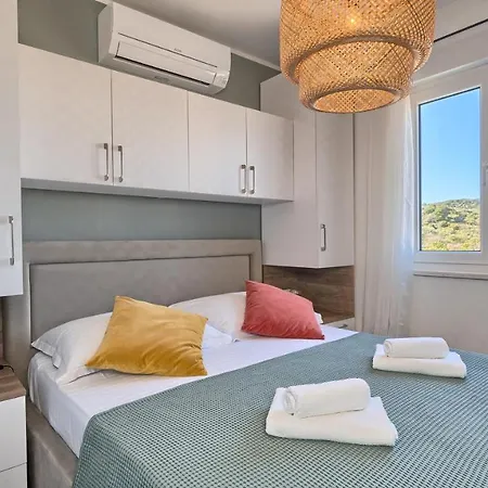 Zsuzsa's Place - Peaceful Sea View Flat Slatine